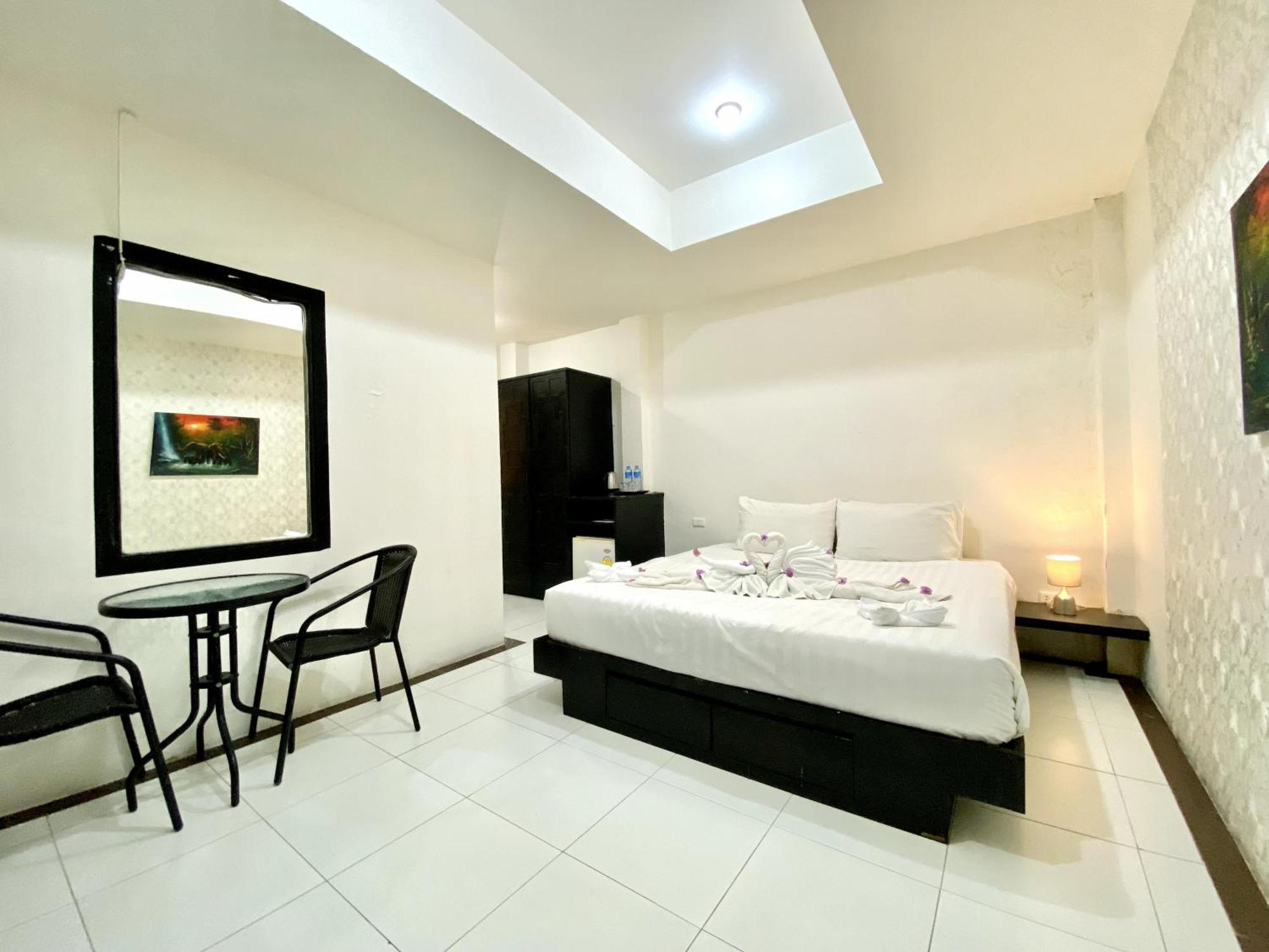 Beachwalk Patong Exterior foto